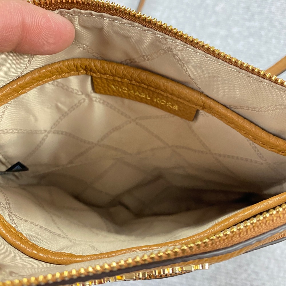 Michael Kors Pebbled Leather Crossbody Bag Yellow Gold Zip Front Pocket - Picture 5 of 14